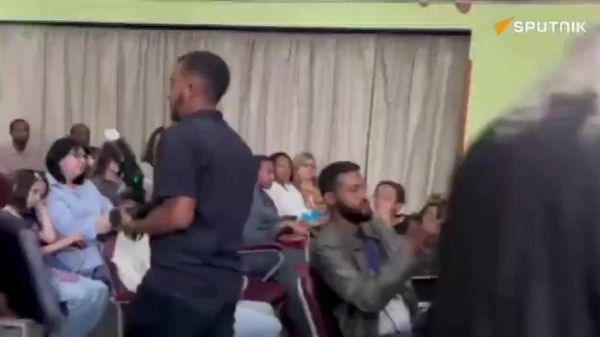የሩሲያ ስፓሶ ፕሪዮፕራዥስኪ ሶሎቬትስኪ ገዳም የወንድማማችነት የዝማሬ ቡድን በደጃዝማች ባልቻ የሩሲያ ቀይ መስቀል ሆስፒታል መንፈሳዊ መዝሙሮችን አቀረበ - Sputnik አፍሪካ